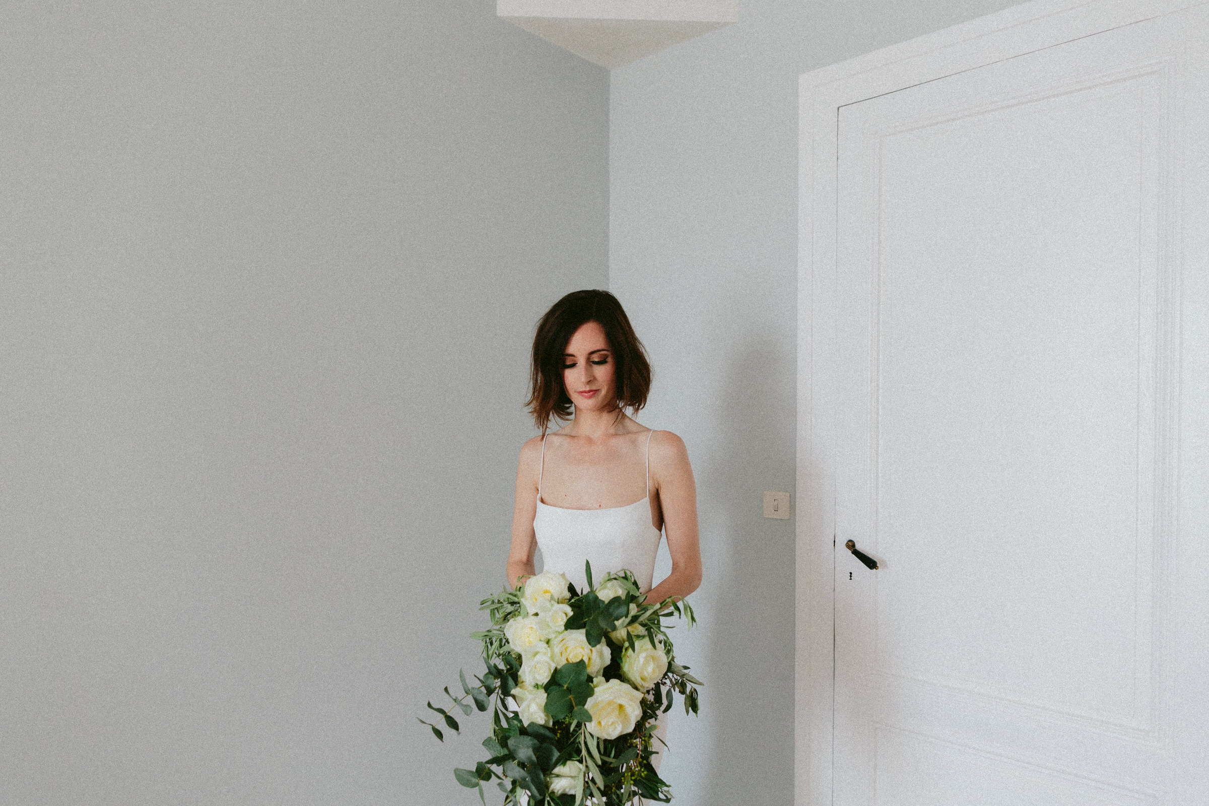 bride and bouquet Castelnau des Fieumarcon french village wedding