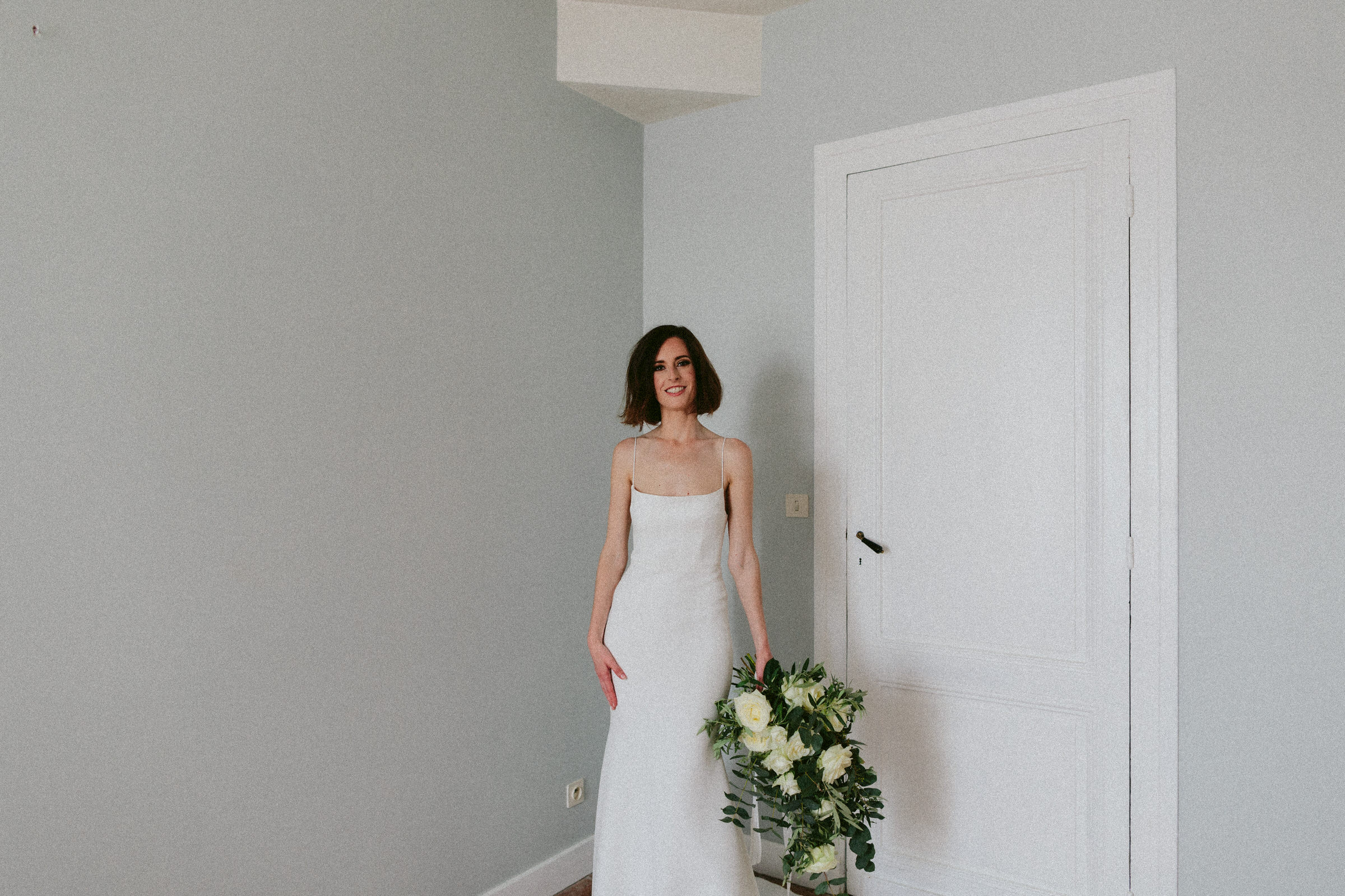 gorgeous bride portrait Castelnau des Fieumarcon french village wedding